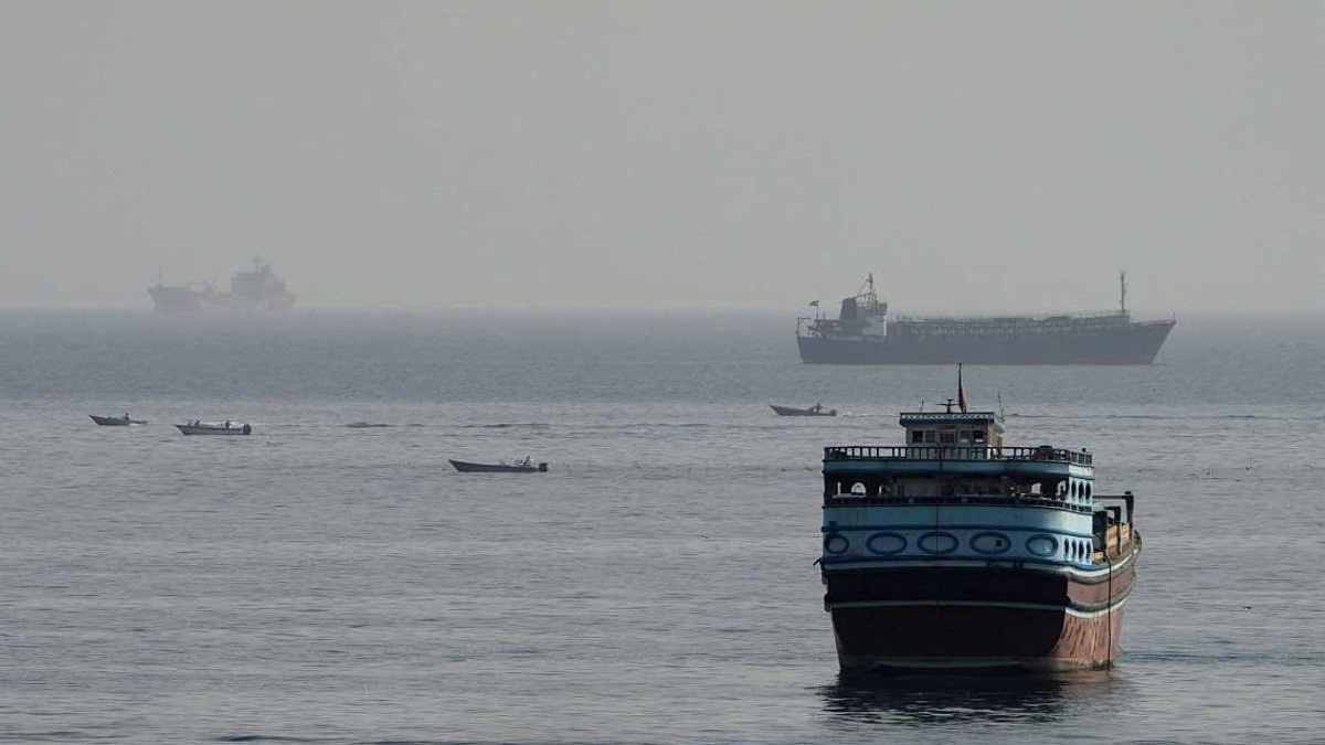 Japan's Takaichi Urges Iran to Keep Hormuz Strait Free of Transit Charges