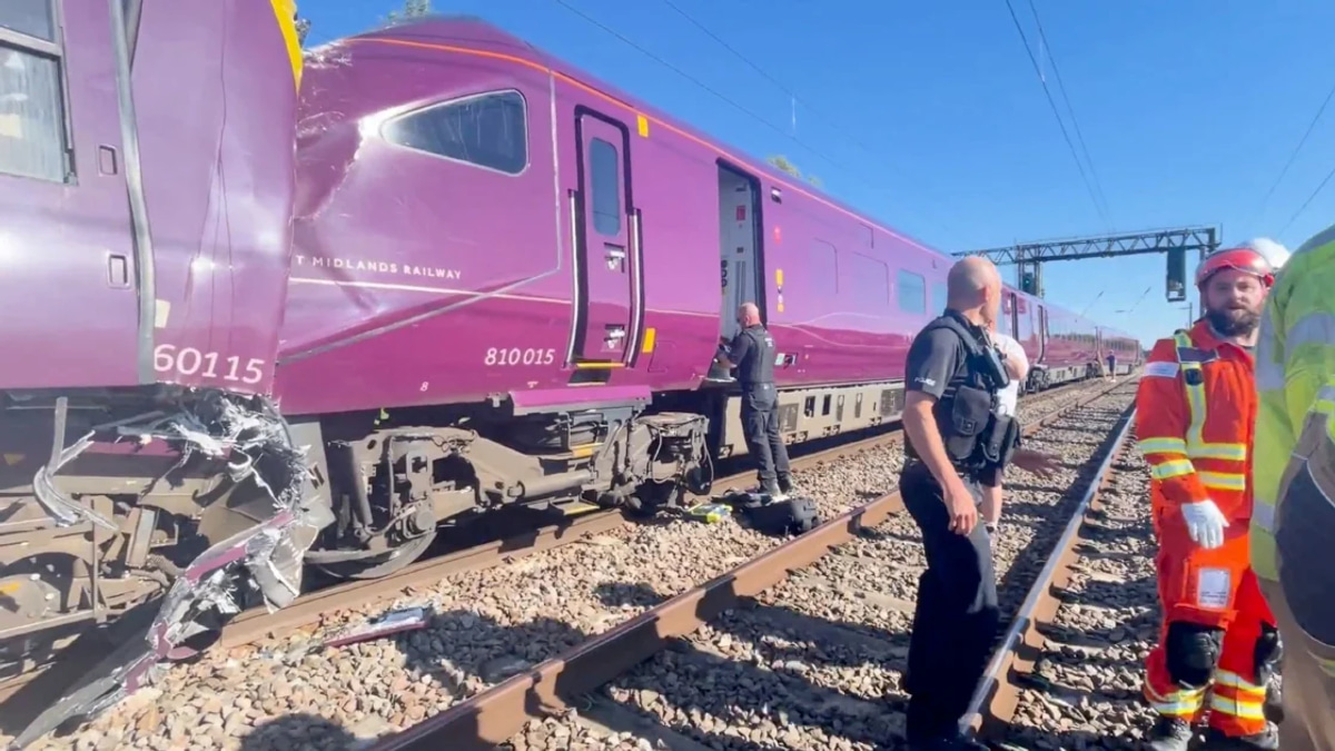 One Dead, Dozens Hurt in Major UK Train Collision North of London