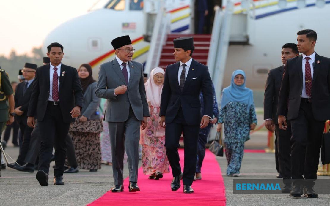 PM Anwar Arrives in Brunei for 27th Annual Leaders' Consultation