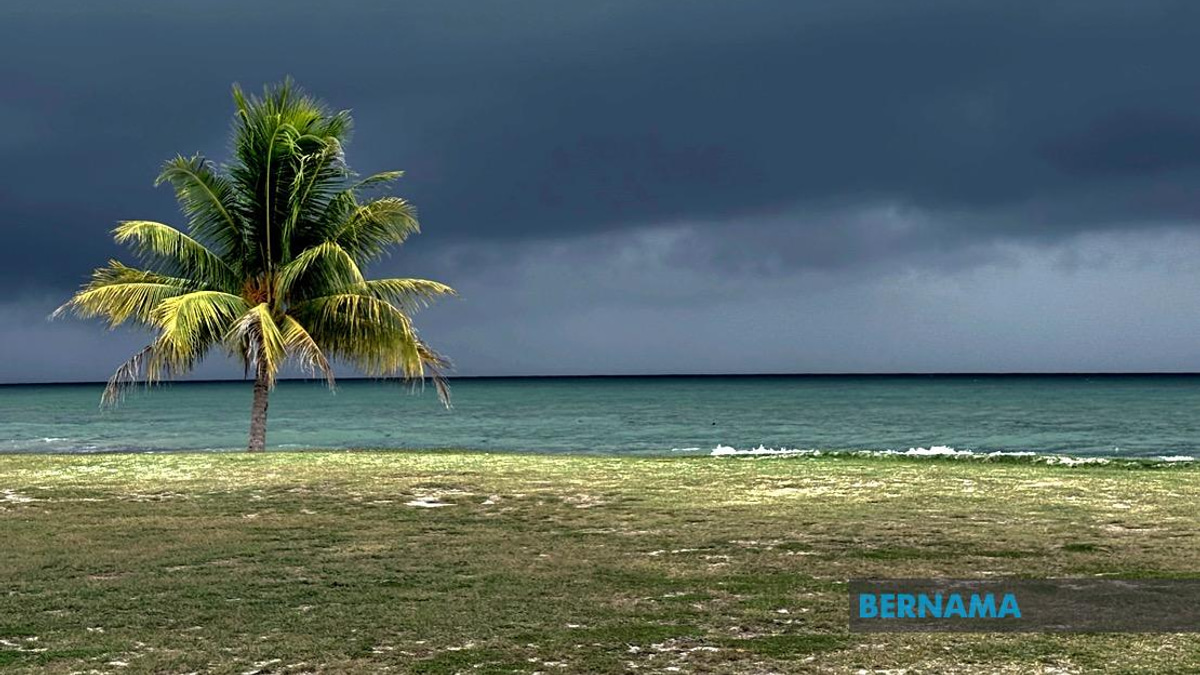Severe Weather Alert: Thunderstorms and Heavy Rain Sweep Across East Coast and Borneo