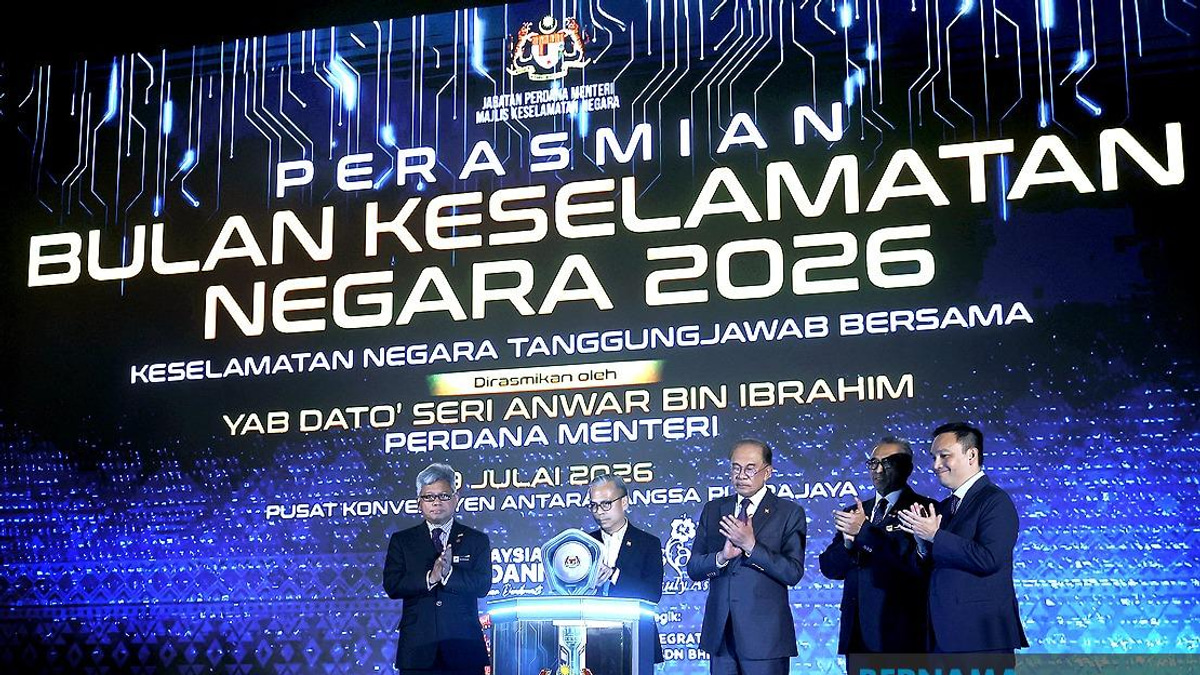 PM Anwar Warns Against Divisive Identity Politics as Nation Confronts Complex Security Threats
