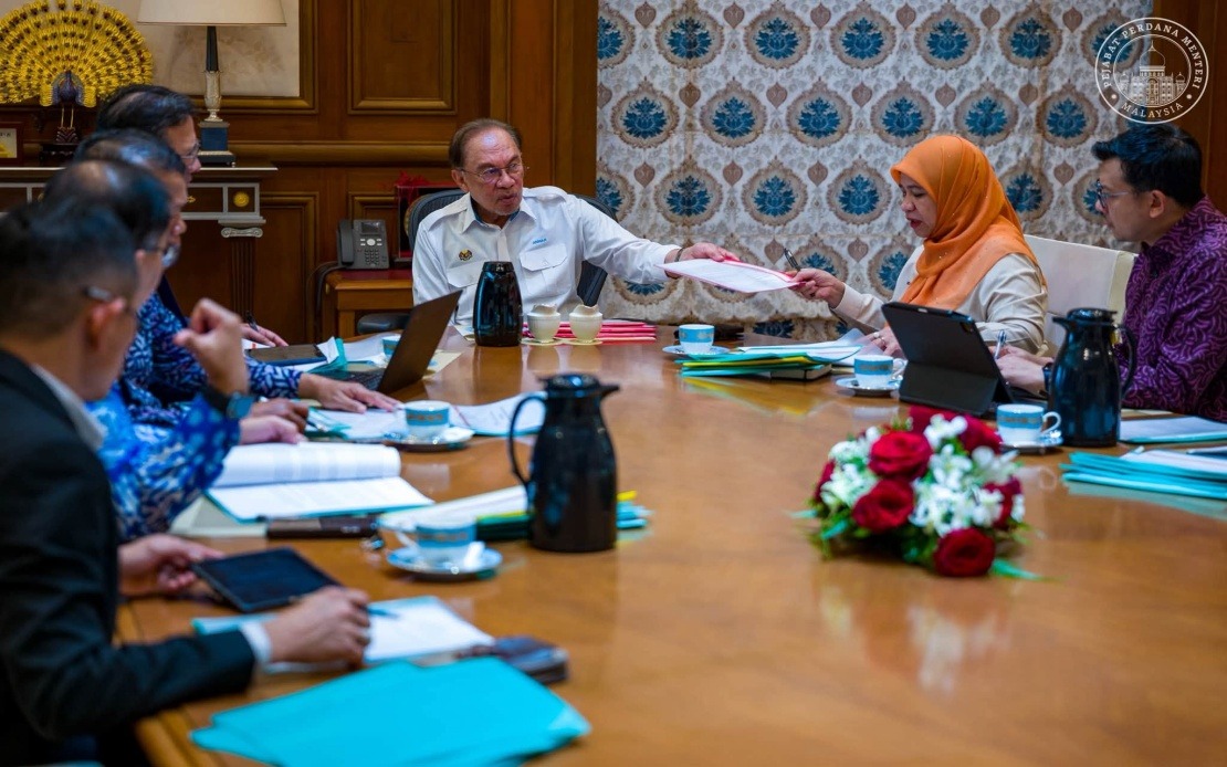 Anwar Pushes FELDA to Accelerate Resolution of Second-Generation Housing and Land Issues