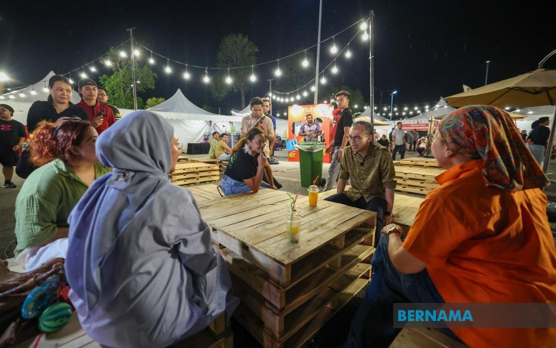 Fahmi Lauds RIUH Pi HAWANA Carnival as Platform for Local Creative Talent