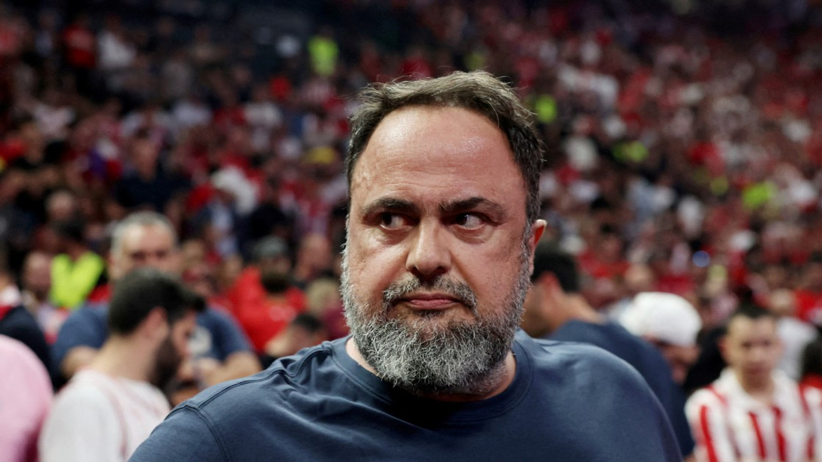 Forest Owner Marinakis Pursues Legal Action Against Crystal Palace Over Fan Banner
