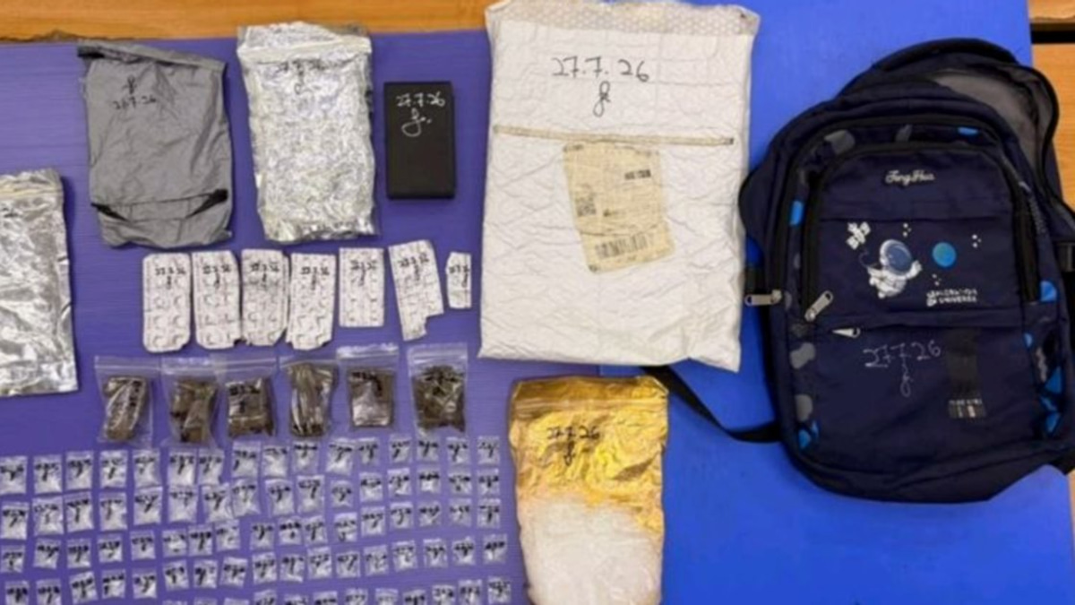 Police seize nearly RM100,000 after busting suspected drug dealer in Bera