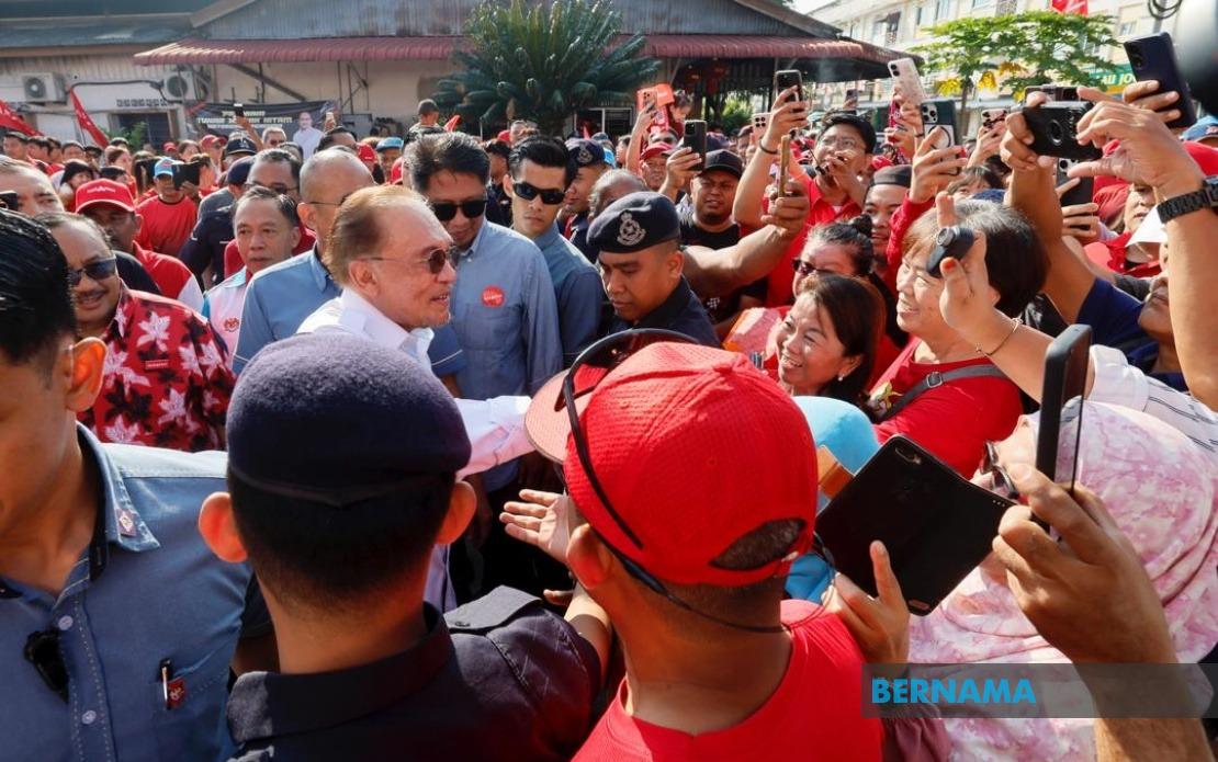 Anwar's Campaign Visit Energises Pakatan Harapan Ground Game in Johor Heartland
