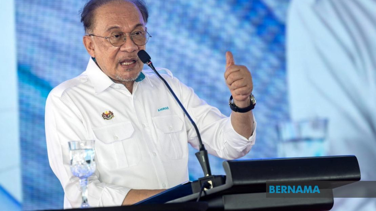 Malaysia Secures Long-Term Energy Deals With Russia and Turkmenistan, PM Anwar Says