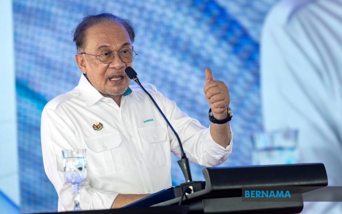 Malaysia Secures Long-Term Energy Deals With Russia and Turkmenistan, PM Anwar Says