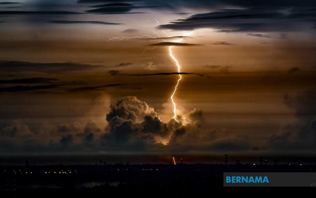 Severe Weather Alert: Thunderstorms and Heavy Rain Sweep Across 10 States and Kuala Lumpur