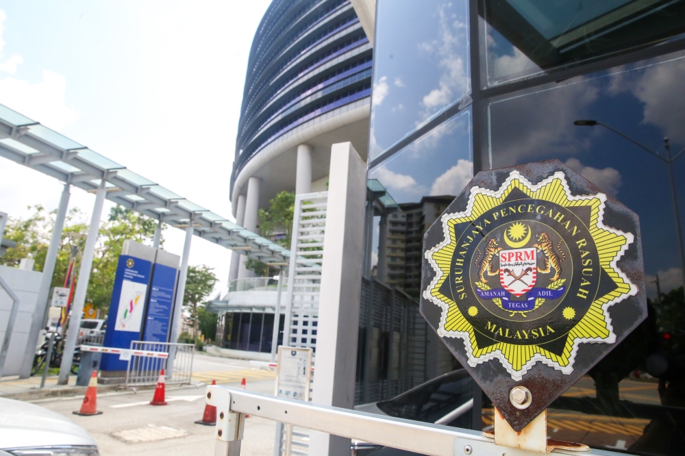 Former Civil Servant Held by MACC Over Alleged RM300,000 Aid Fraud Scheme