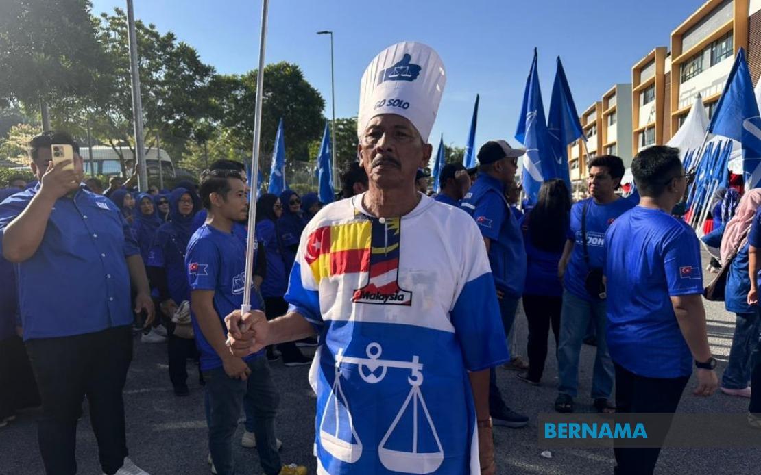 Selangor Retiree Spends RM550 to Support Onn Hafiz at Johor Polls