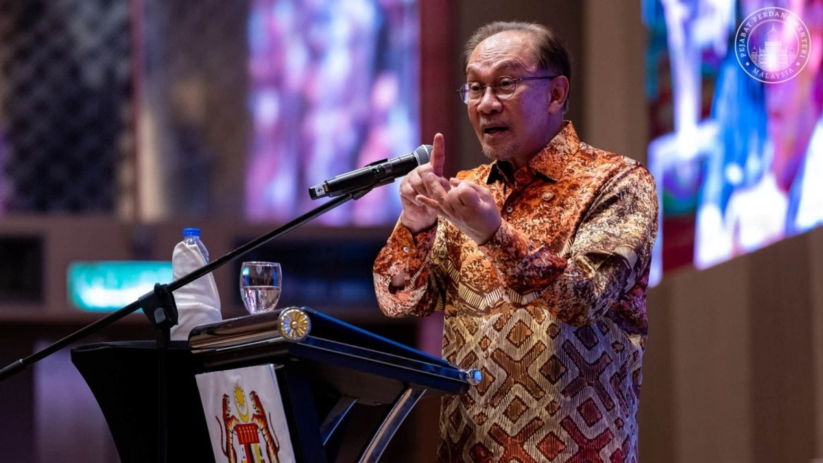 Government Will Do Its Best to Support Young People, Pledges PM Anwar