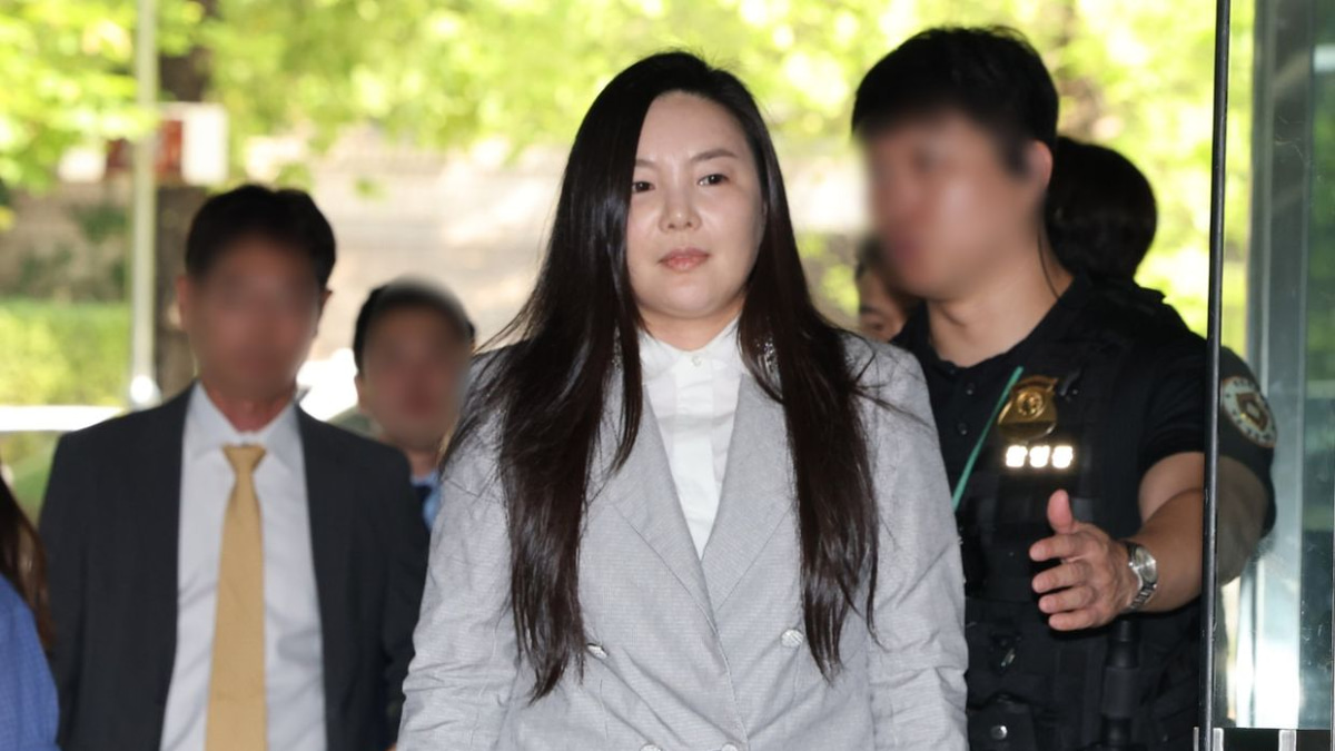 How a Real Estate Tycoon Built and Lost a K-pop Empire in Two Years