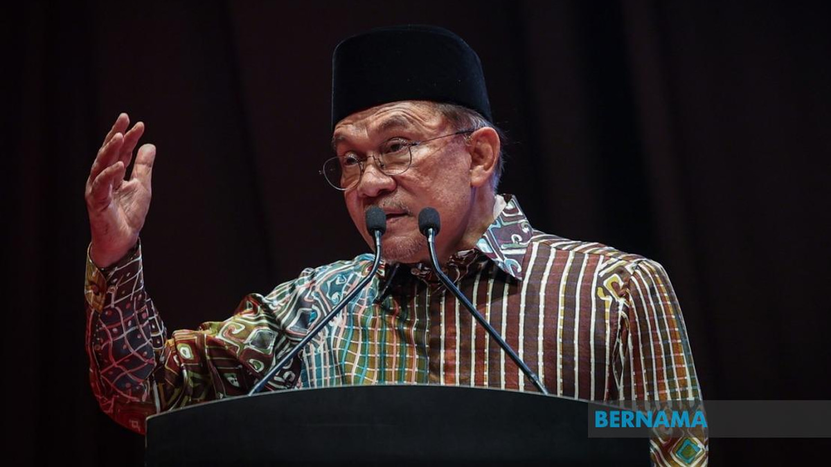 Waqf and Islamic Dakwah Bodies Must Balance Technology with Values, Says PM Anwar