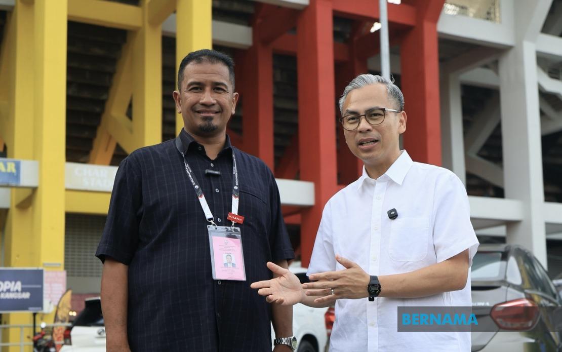 Fahmi Calls For Principled Campaign After PH Billboards Vandalised in Negeri Sembilan