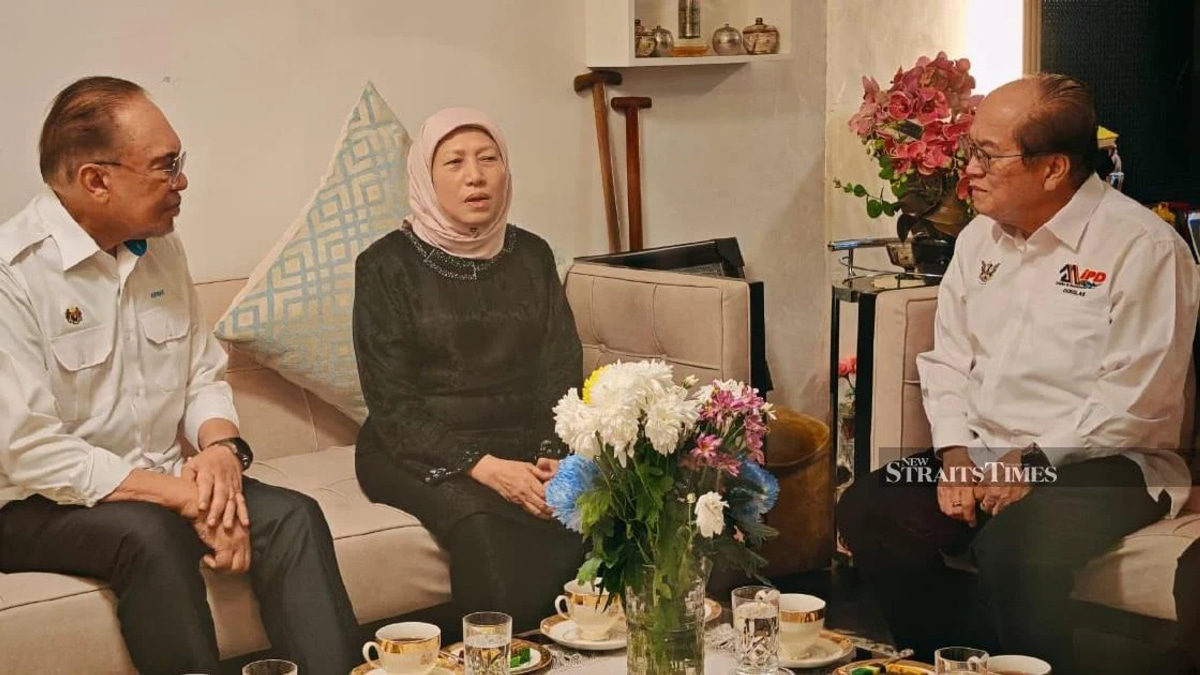Anwar Ibrahim Extends Condolences to Nancy Shukri Over Husband's Death