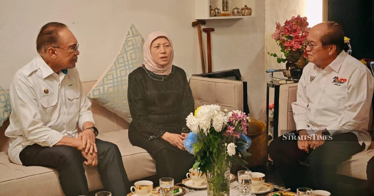 Anwar Ibrahim Extends Condolences to Nancy Shukri Over Husband's Death