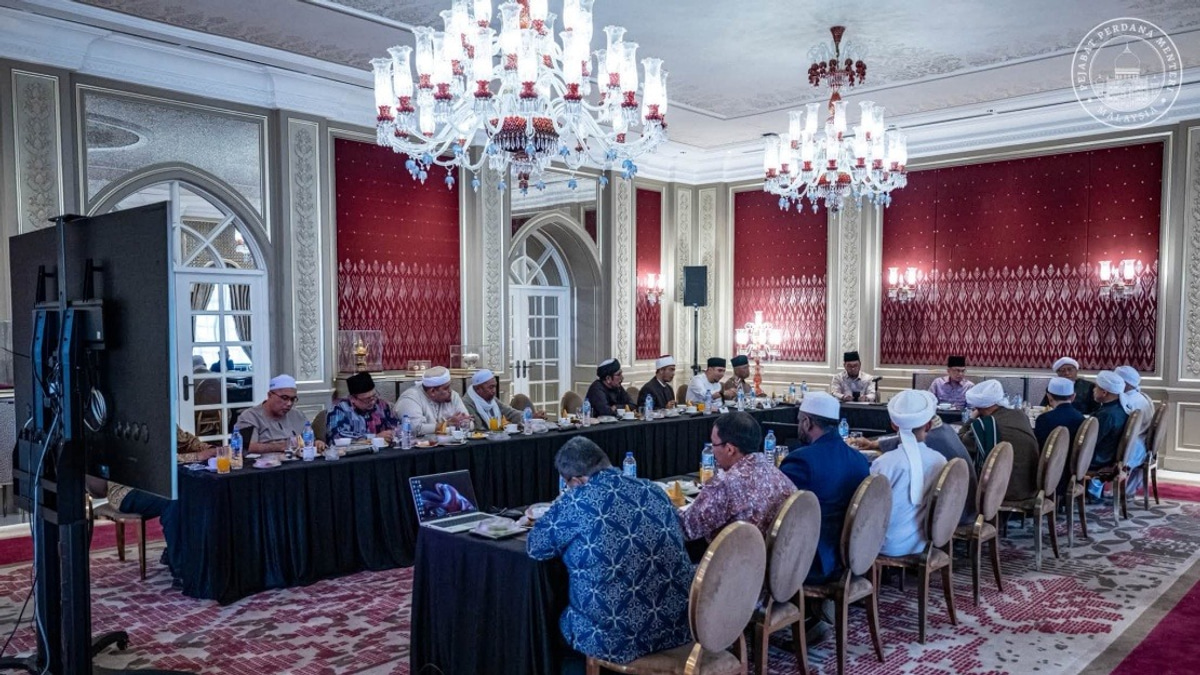 PM Anwar Underscores Role of Religious Scholars in Shaping Government Policy