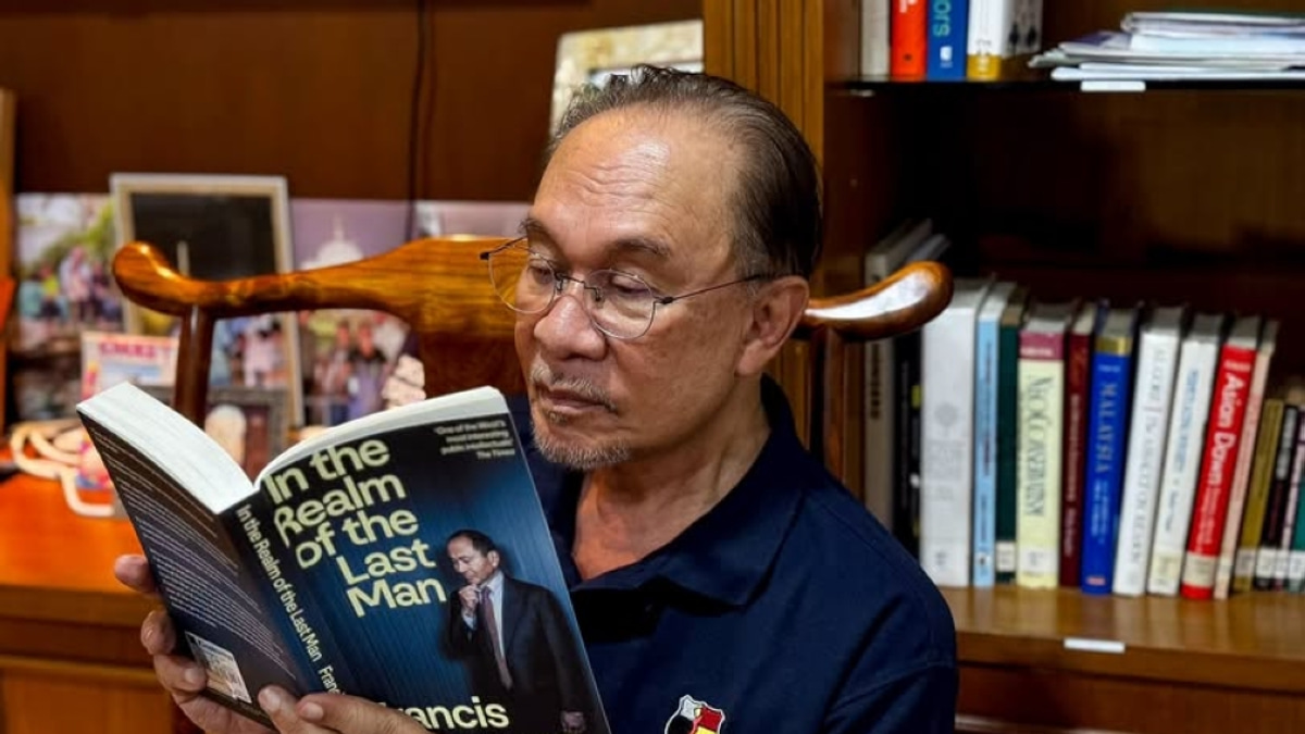 PM Anwar Ibrahim Discharged After Hernia Surgery, Returns Home