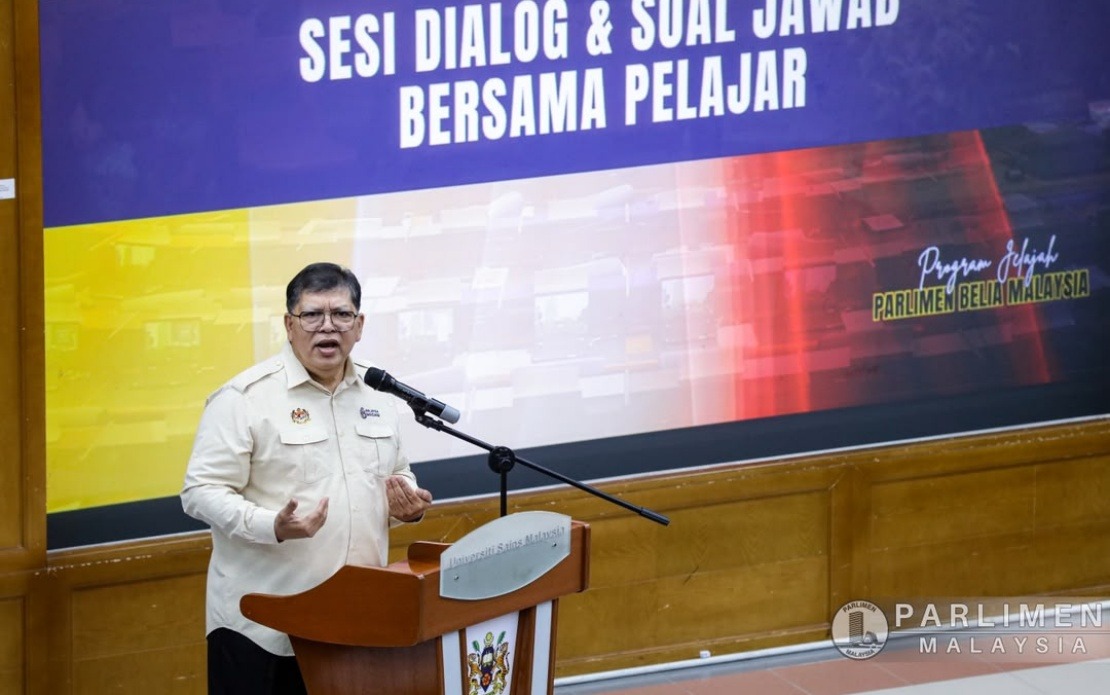 Dewan Rakyat Must Model Democracy for Youth Parliament, Says Speaker Johari