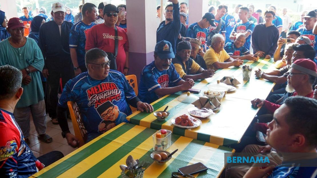 Melaka Equips Fishermen with PERKESO Coverage and Fish-Finding Technology