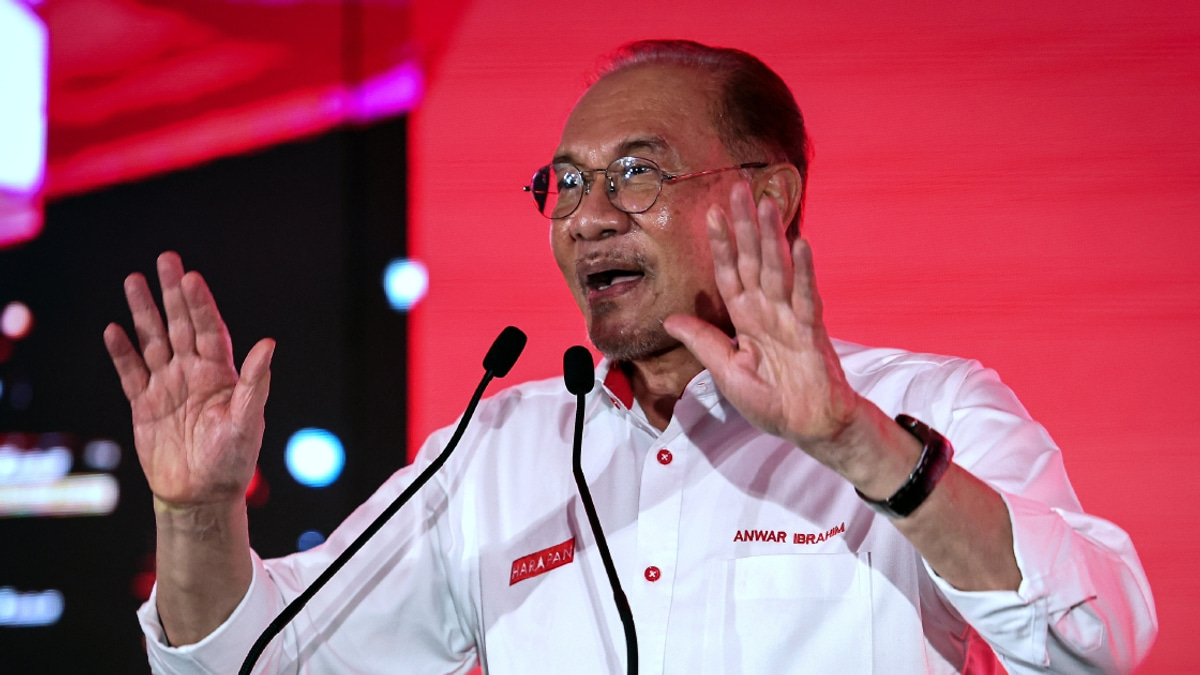 Anwar Refutes Allegations Over TAR UMT's Tax Exemption Deal