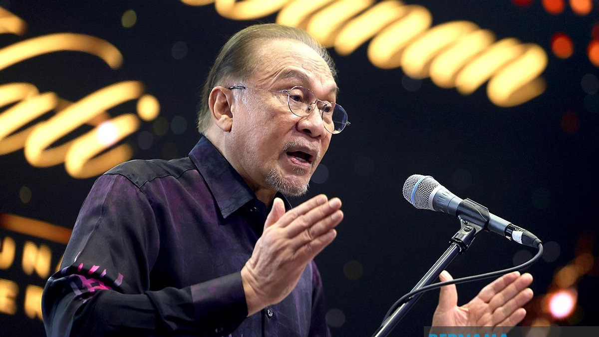 Anwar Urges Malaysians to Reject Racial Divisions, Strengthen National Unity