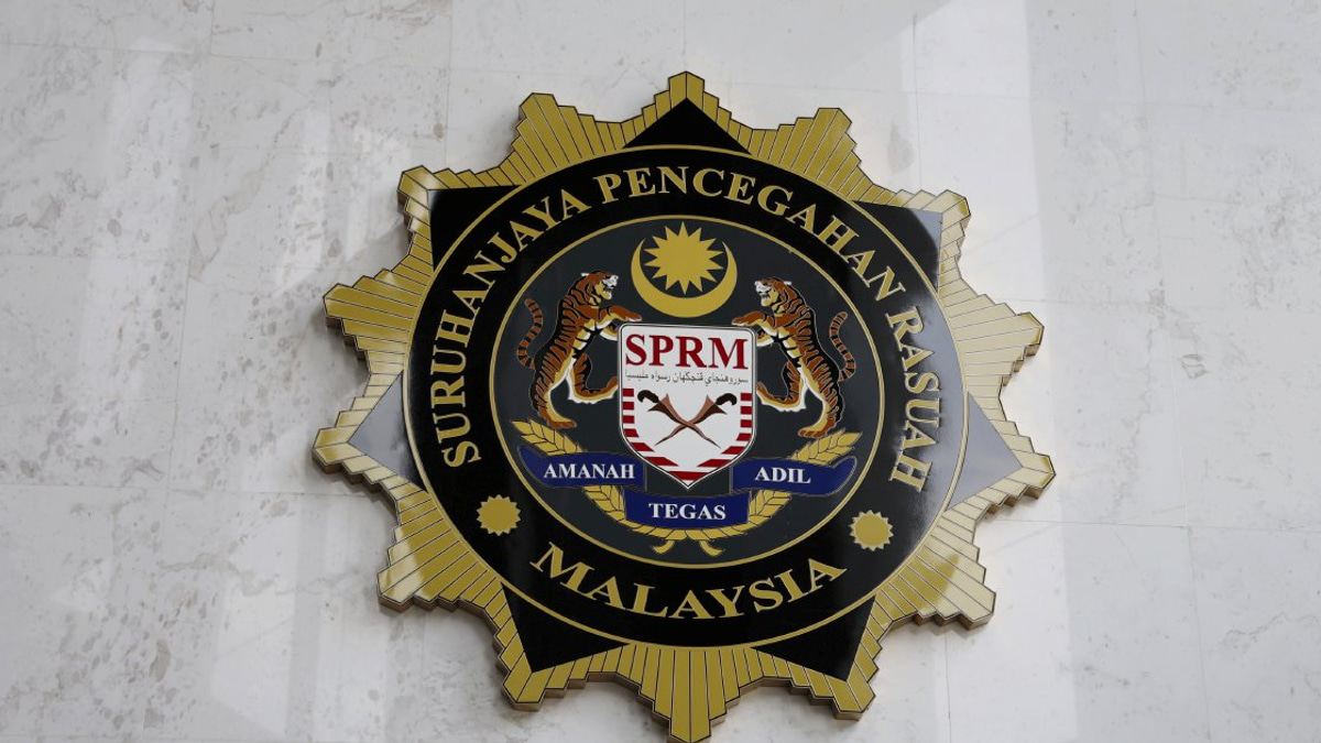 Prison Officer Held for Allegedly Taking RM3,000 Bribe to Smuggle Contraband Into Jail
