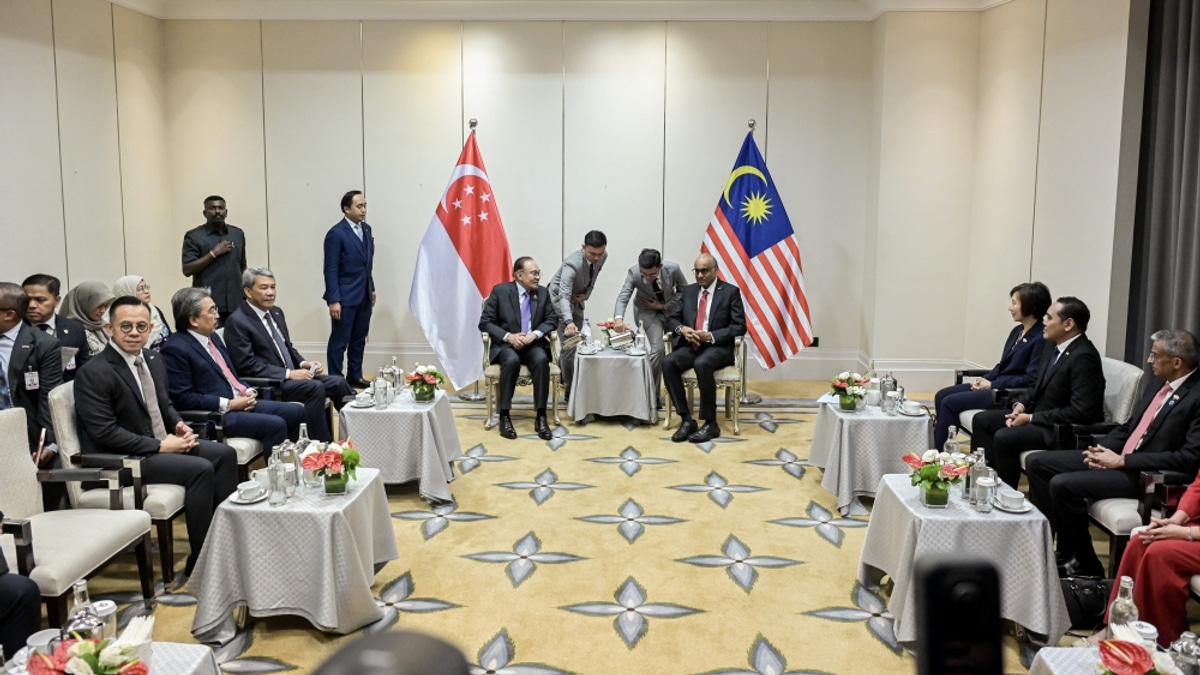 Singapore President Halimah Yacob Meets PM Anwar in Kuala Lumpur State Visit
