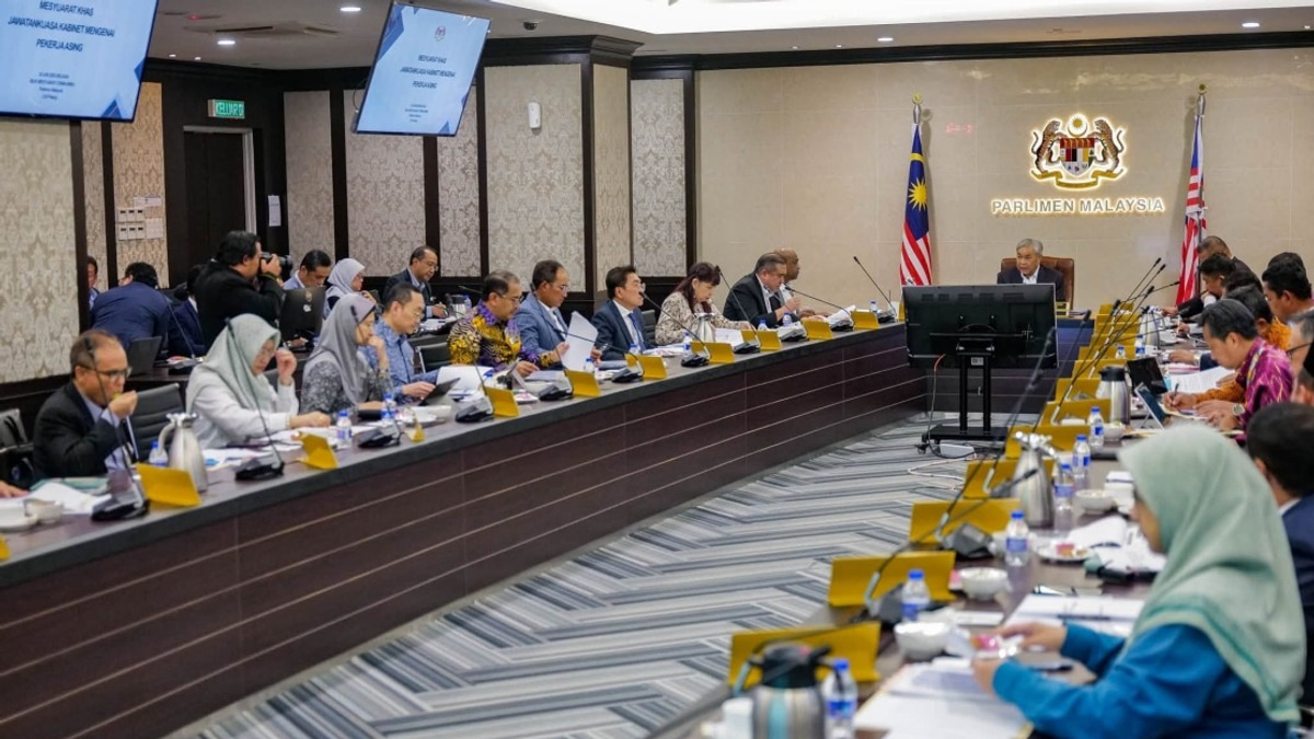 Malaysia to Overhaul Foreign Worker Framework Under Zahid's Leadership