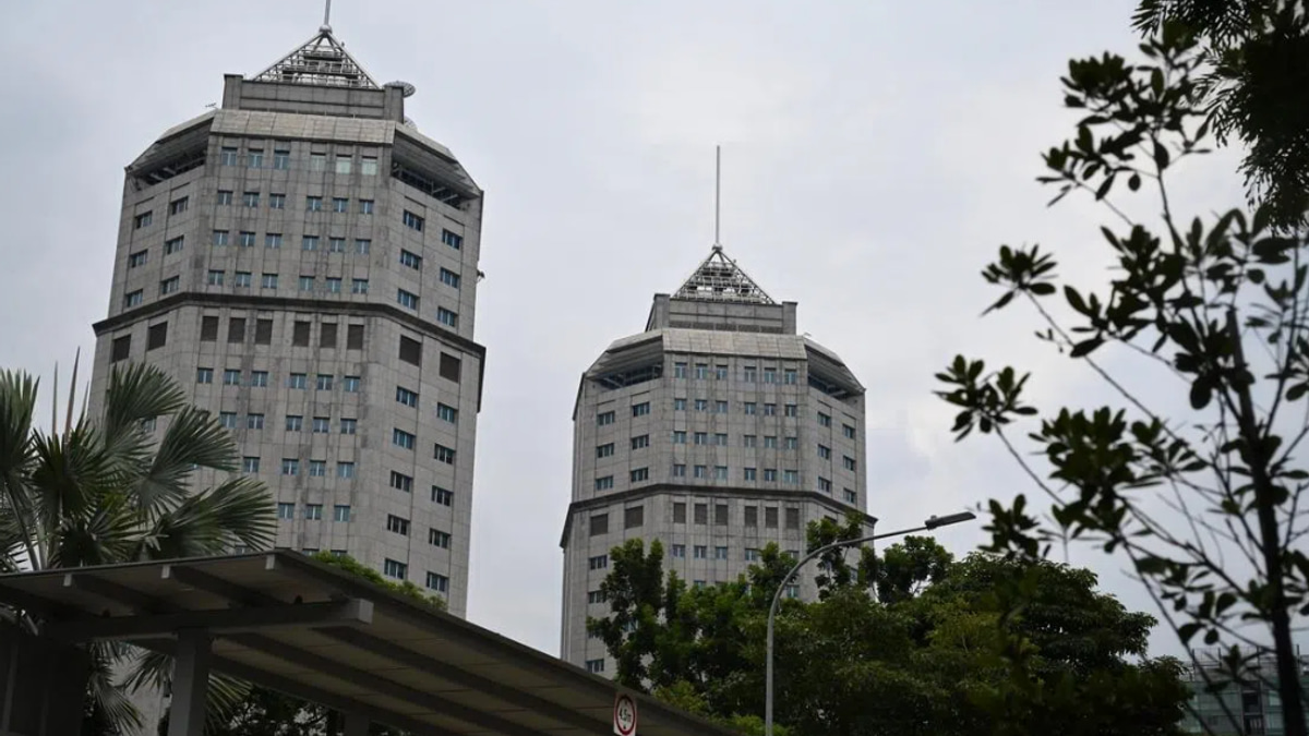 Singapore revokes work permits of two Bangladeshi nationals over extremist social media activity