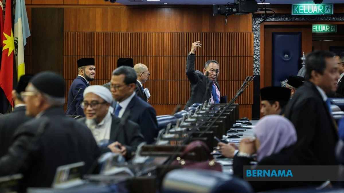 Anwar Dismisses Opposition's Tabung Haji Criticism as Political Theatre