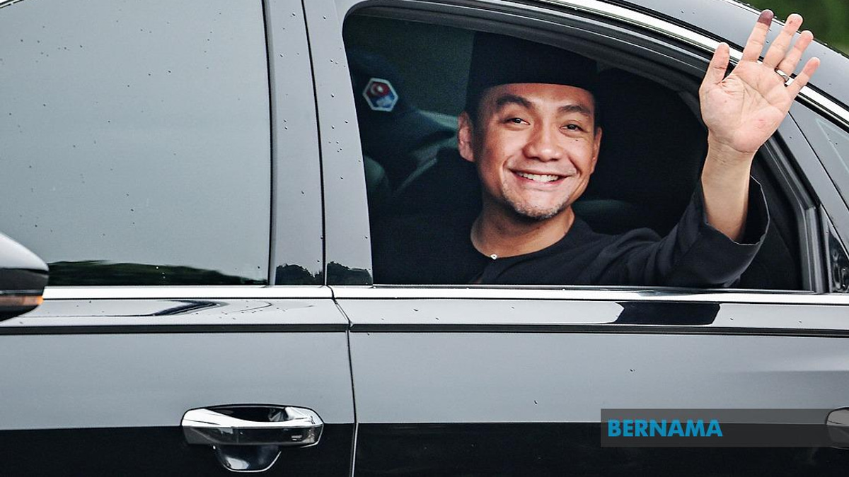 Onn Hafiz Sworn In As Johor Menteri Besar Following BN's Election Victory