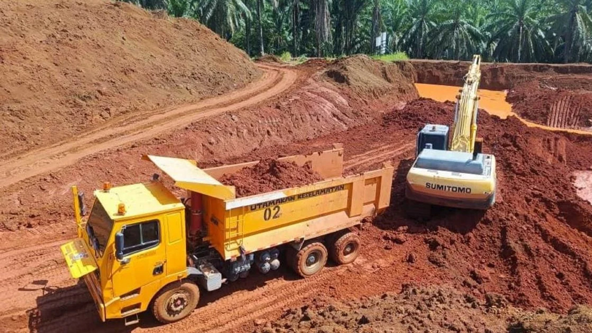 Nine arrested as authorities seize RM3.8 million in illegal bauxite mining haul in Kuantan