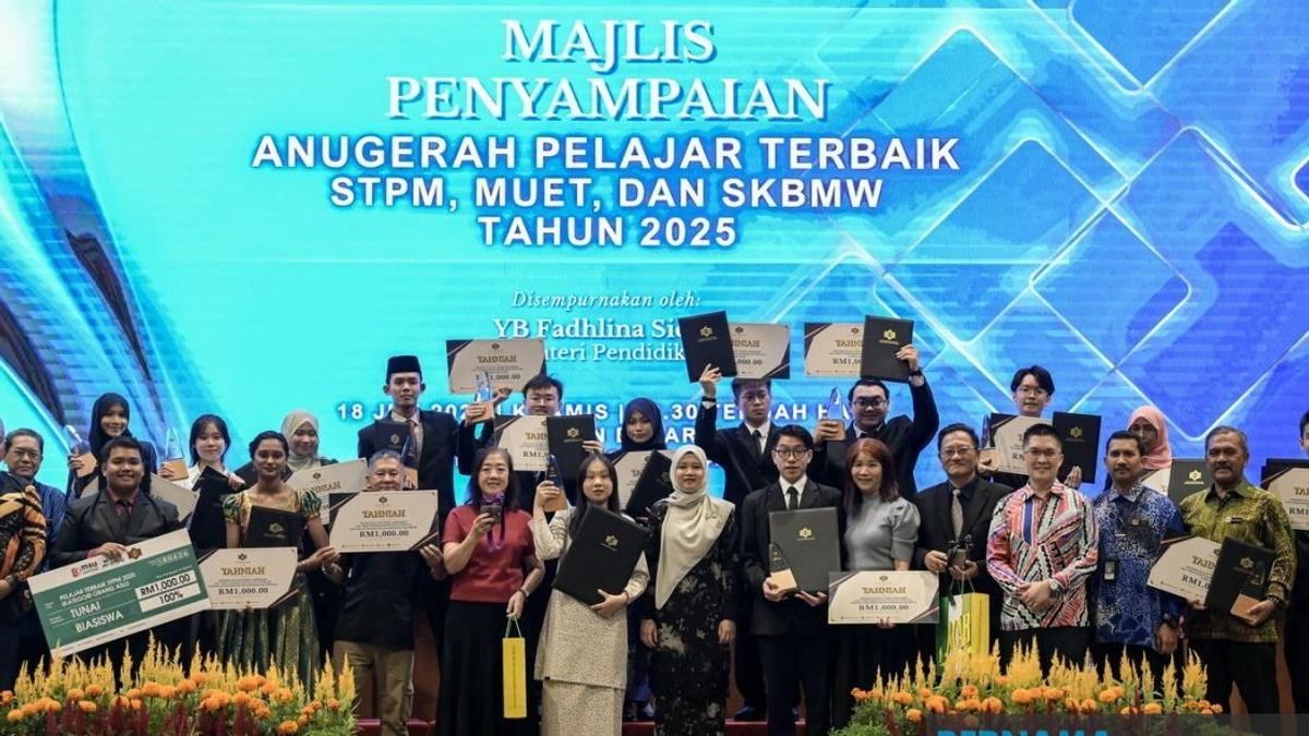 18 Top STPM Students To Receive Public University Scholarships In New Government Initiative