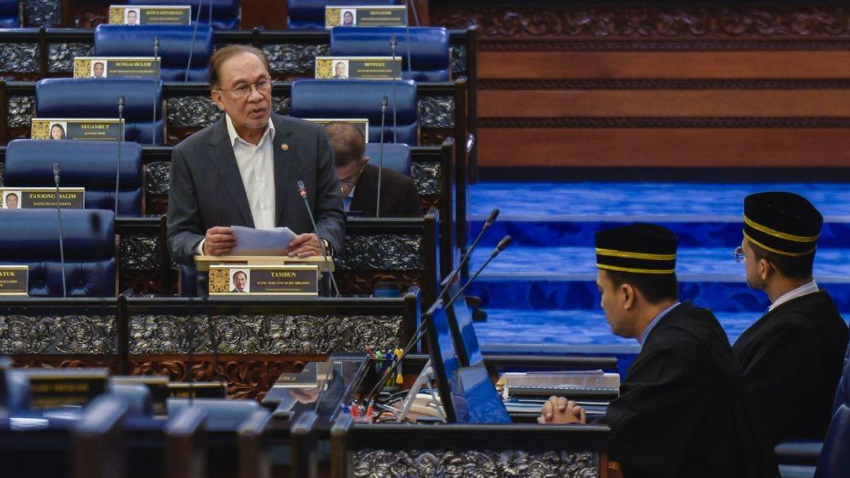 PM Anwar Clarifies Government Position on FELDA Programme Restrictions