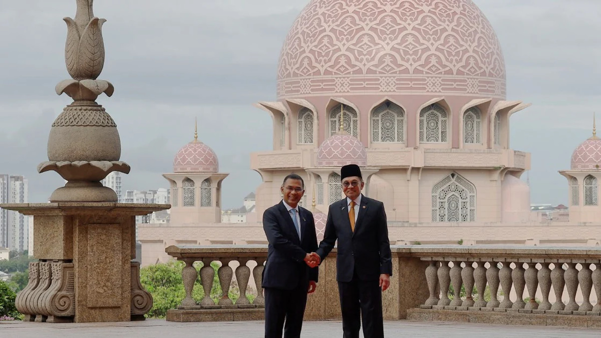 Anwar welcomes Bangladesh PM Tarique Rahman on two-day Malaysia visit