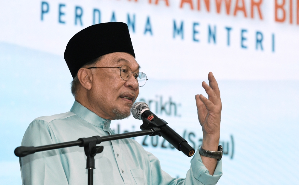 PM Anwar Rebukes Kedah MB Sanusi Over Divisive Remarks, Urges National Cohesion
