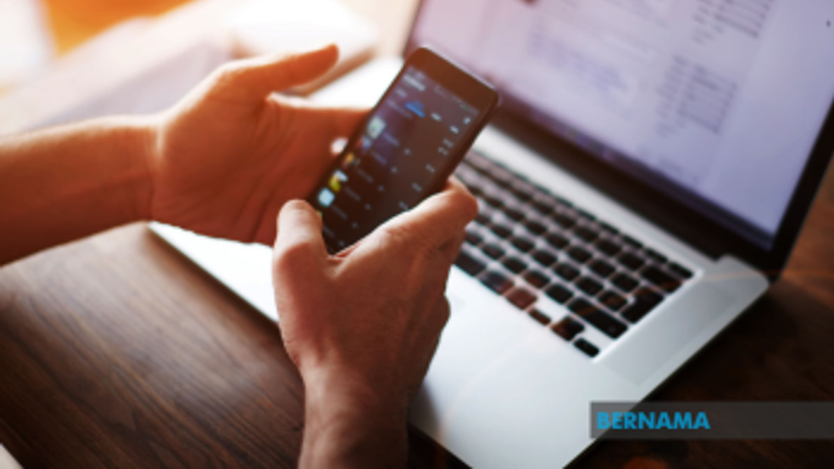 Malaysia's Digital Paradox: 98% Embrace Online Services Despite Growing Security Fears